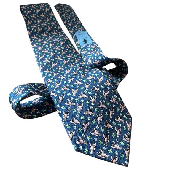 Vineyard Vines Mens 100% Silk Tie Blue Crawfish Design Martha's Vineyard... - Picture 1 of 4